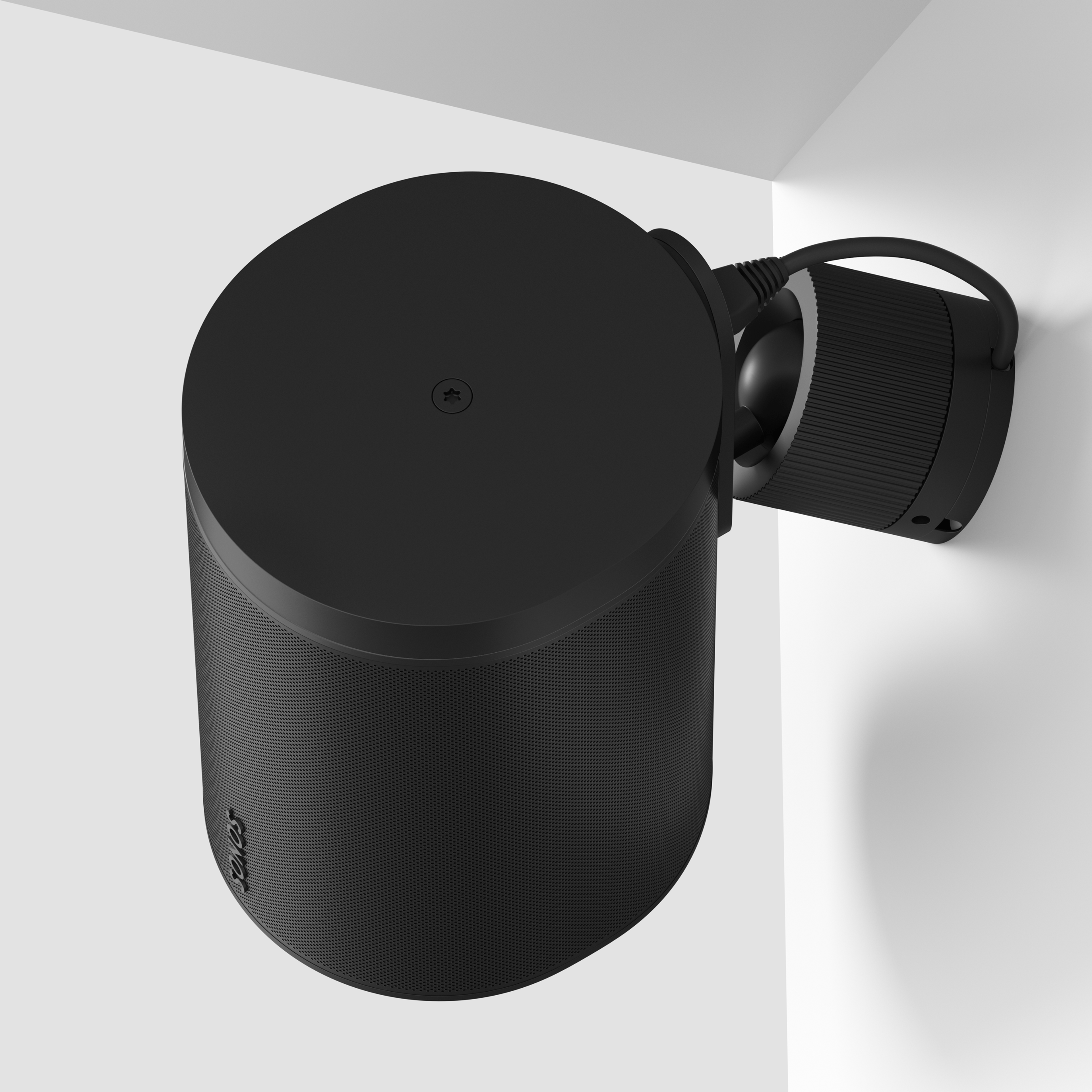 Czarny głośnik Sonos Era 100 Pro zamontowany w pozycji poziomej na ścianie