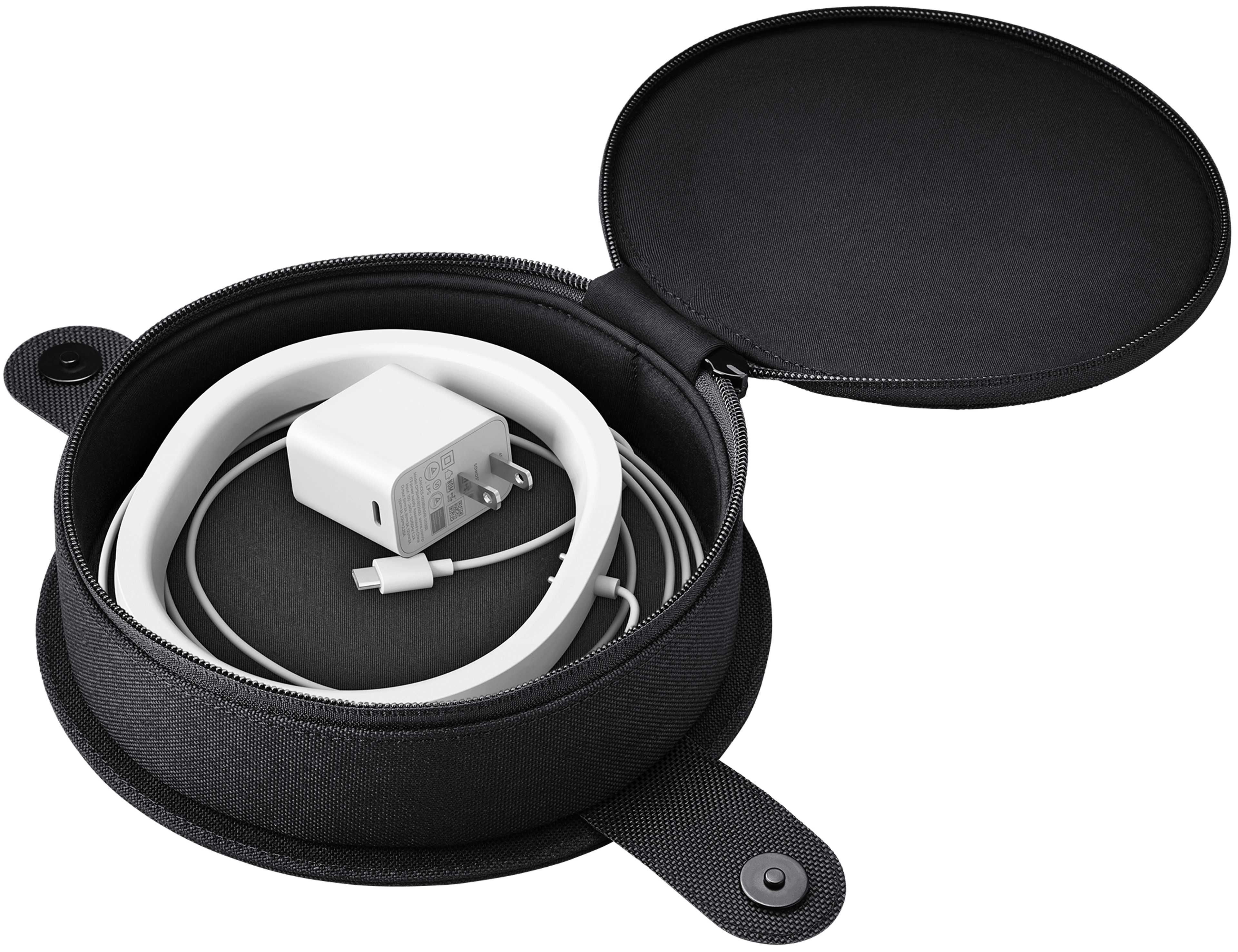 Image du compartiment pour socle de charge ouvert de la housse de transport pour Sonos Move, avec un socle de charge pour Sonos Move blanc à l'intérieur