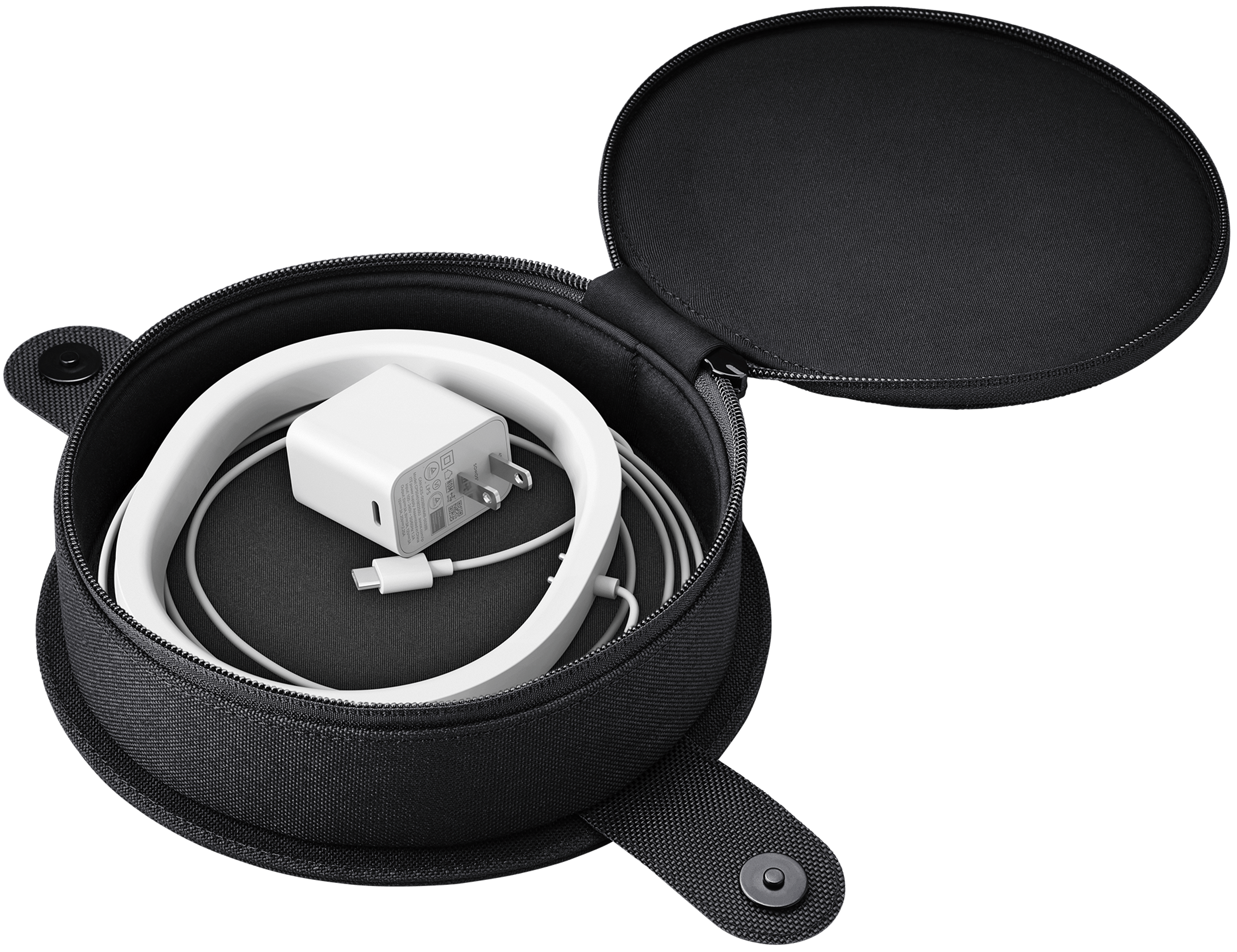 Image du compartiment pour socle de charge ouvert de la housse de transport pour Sonos Move, avec un socle de charge pour Sonos Move blanc à l'intérieur