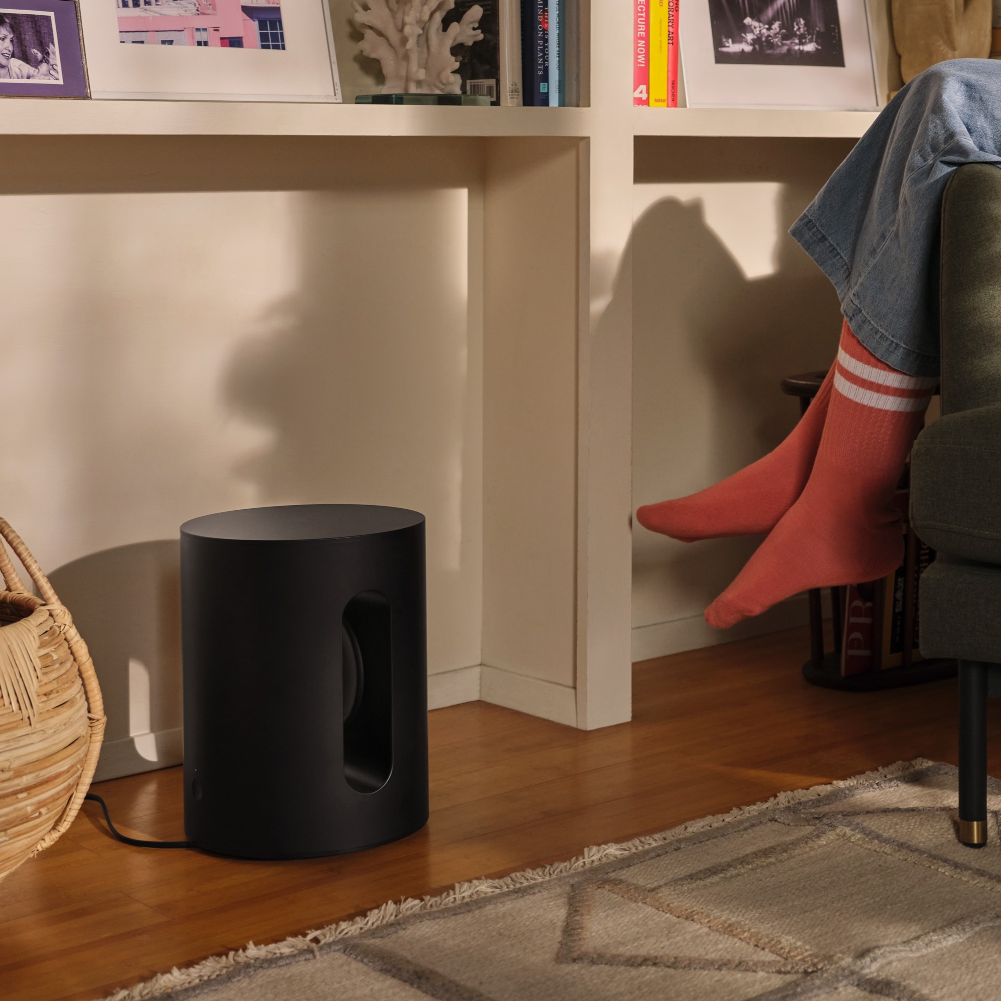 El tamaño compacto de Sub Mini lo hace ideal para los rincones o espacios pequeños de tu sala