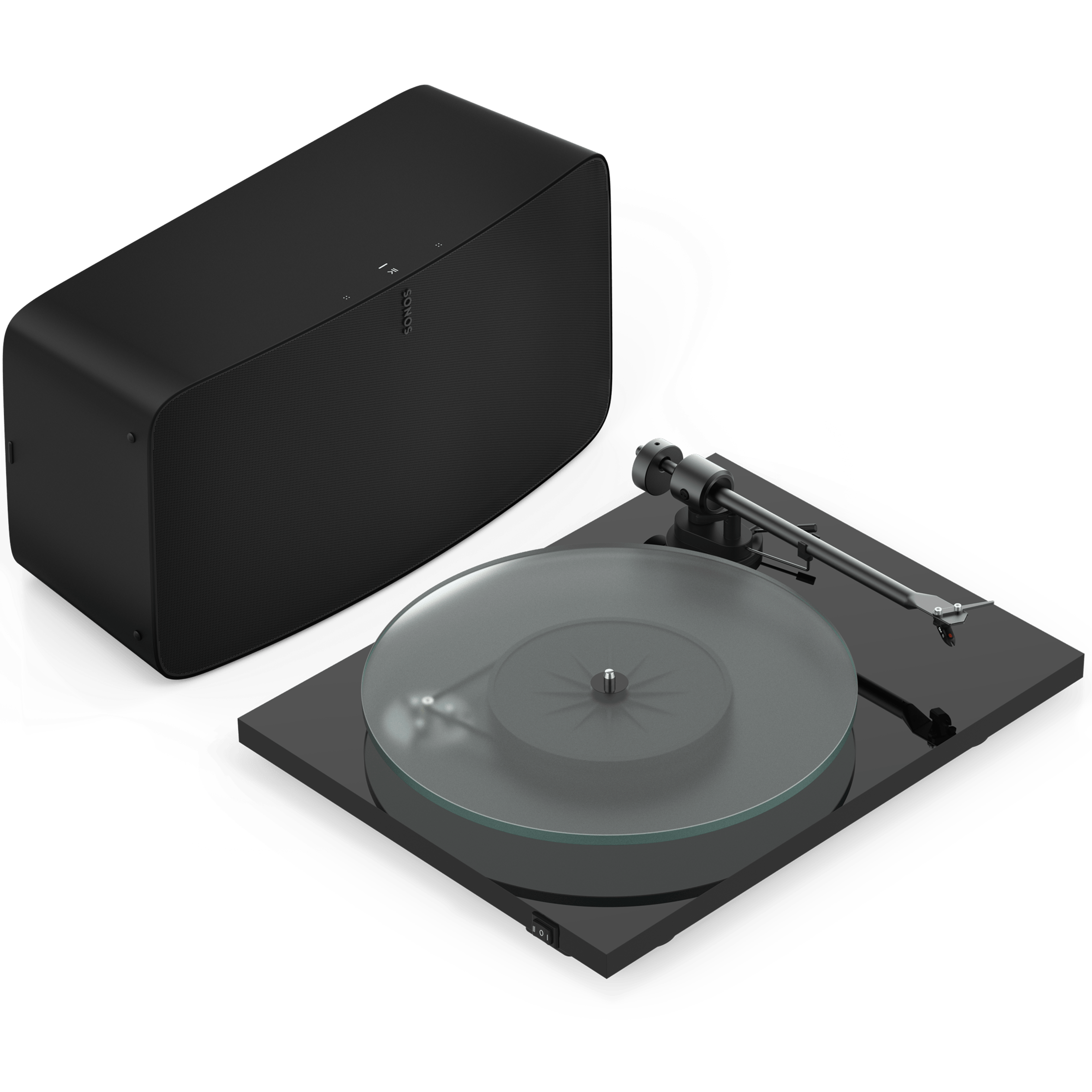 Vue en plongée de biais d'un Sonos Five noir avec une platine vinyle Pro-Ject T1 Evo Phono noire